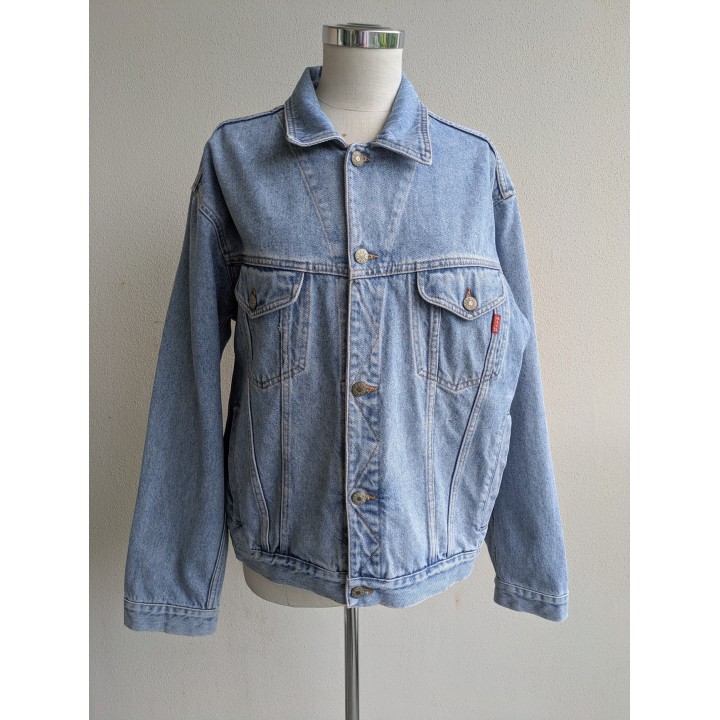 Giubbino in jeans vintage Mash, lavaggio chiaro, iconico.  Tasche esterne classiche ma interne.