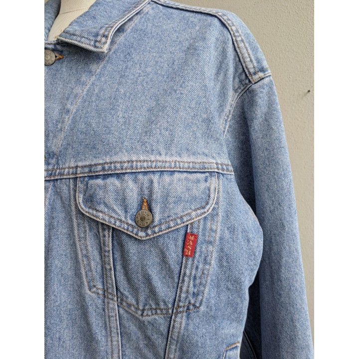 Giubbino in jeans vintage Mash, lavaggio chiaro, iconico.  Tasche esterne classiche ma interne.