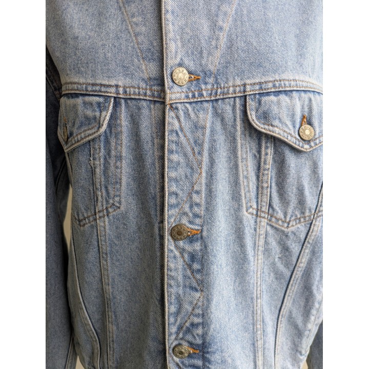 Giubbino in jeans vintage Mash, lavaggio chiaro, iconico.  Tasche esterne classiche ma interne.