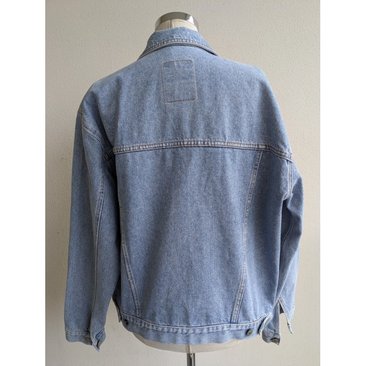 Giubbino in jeans vintage Mash, lavaggio chiaro, iconico.  Tasche esterne classiche ma interne.