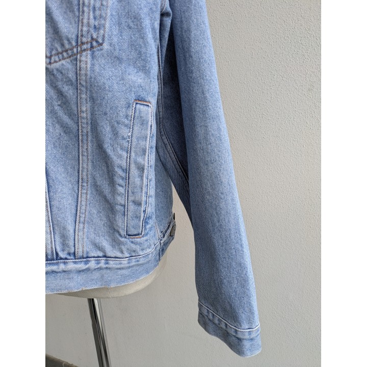 Giubbino in jeans vintage Mash, lavaggio chiaro, iconico.  Tasche esterne classiche ma interne.