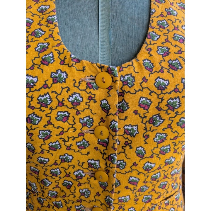 Giacchina corta in cotone gialla con fiori stilizzati. Pazzesca.  Un pezzo sicuramente unico che non passa inosservato