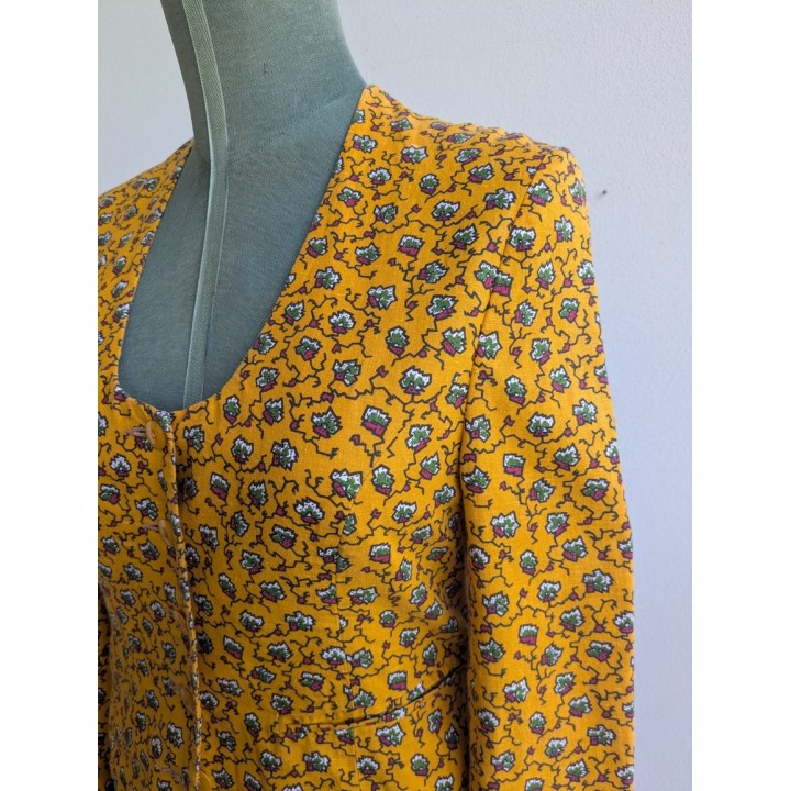 Giacchina corta in cotone gialla con fiori stilizzati. Pazzesca.  Un pezzo sicuramente unico che non passa inosservato