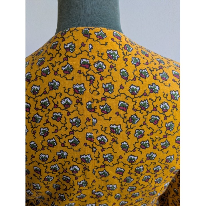 Giacchina corta in cotone gialla con fiori stilizzati. Pazzesca.  Un pezzo sicuramente unico che non passa inosservato