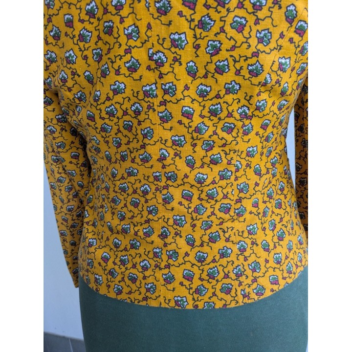 Giacchina corta in cotone gialla con fiori stilizzati. Pazzesca.  Un pezzo sicuramente unico che non passa inosservato