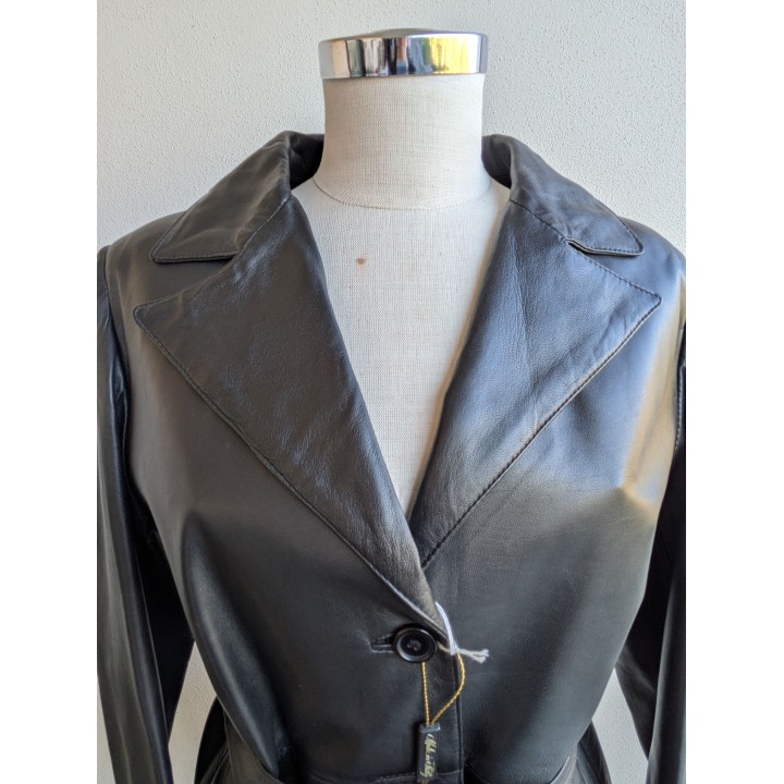 Trench nuovo foderato in pelle corto