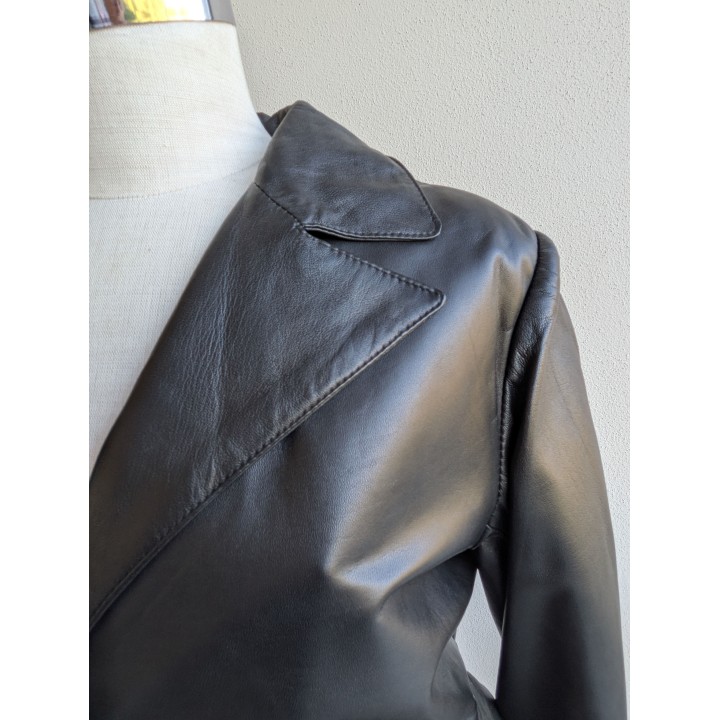 Trench nuovo foderato in pelle corto