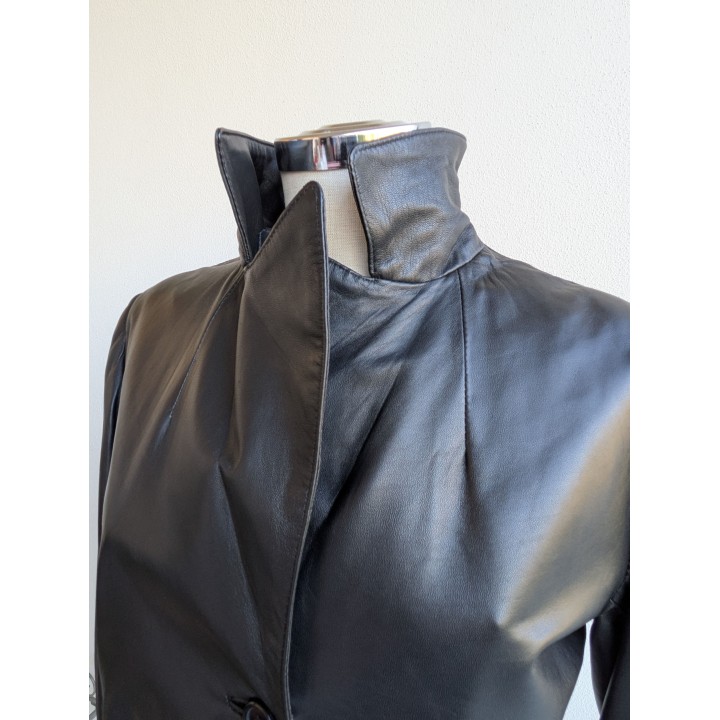 Trench nuovo foderato in pelle corto